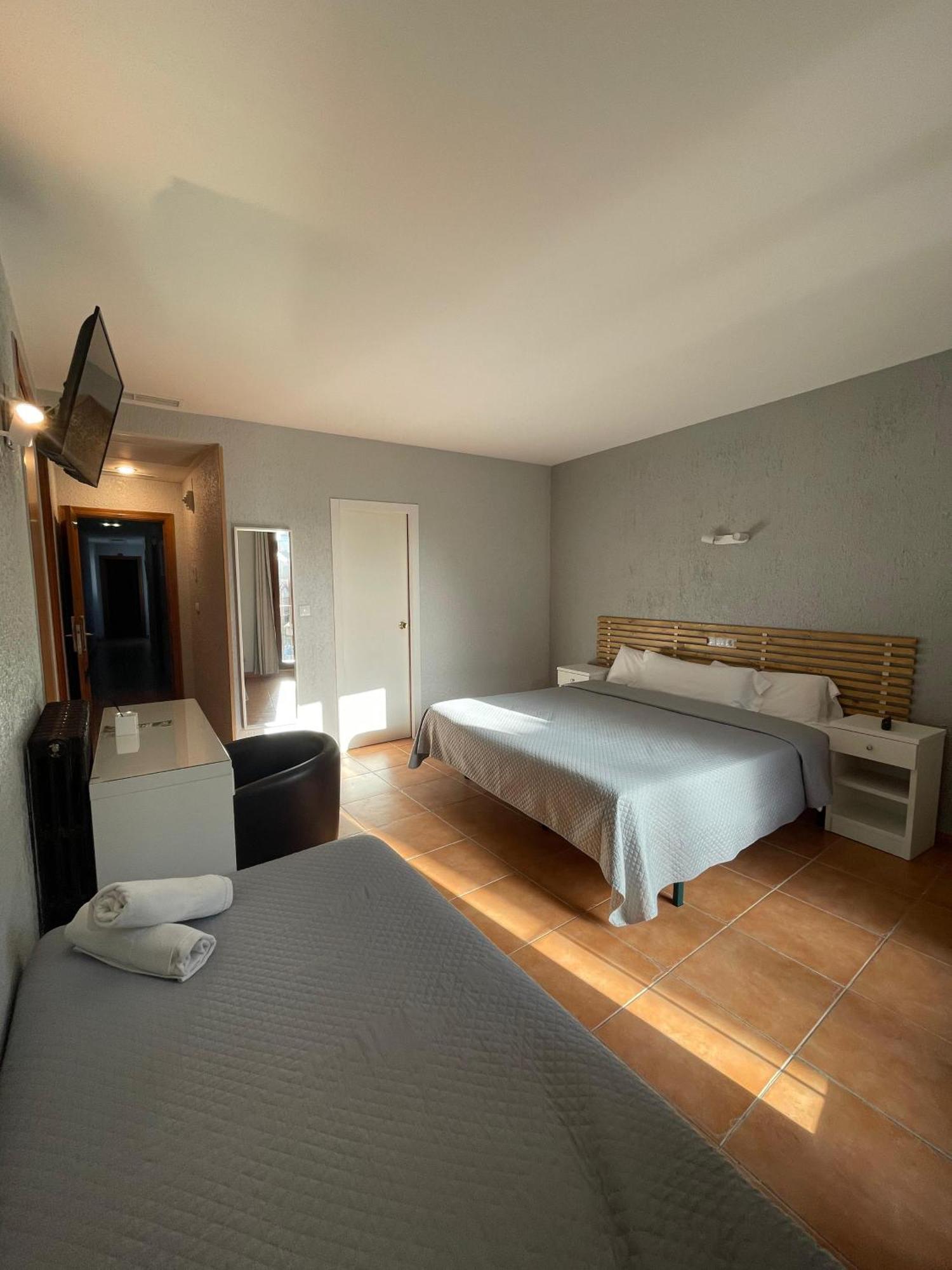 Hotel Acebo Plaza Mayor Jaca Exterior photo